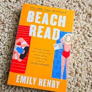 Beach Read by Emily Henry Book